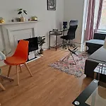 Nice Two Bedroom Apartment In Bayswater