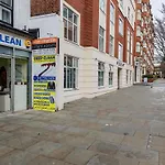 Nice Two Bedroom Apartment In Bayswater