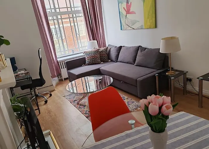 Nice Two Bedroom Apartment In Bayswater