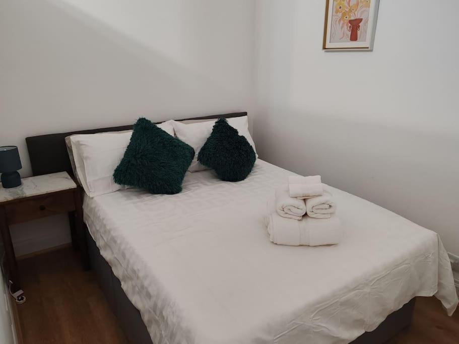 Two Bedroom In Bayswater * Londra