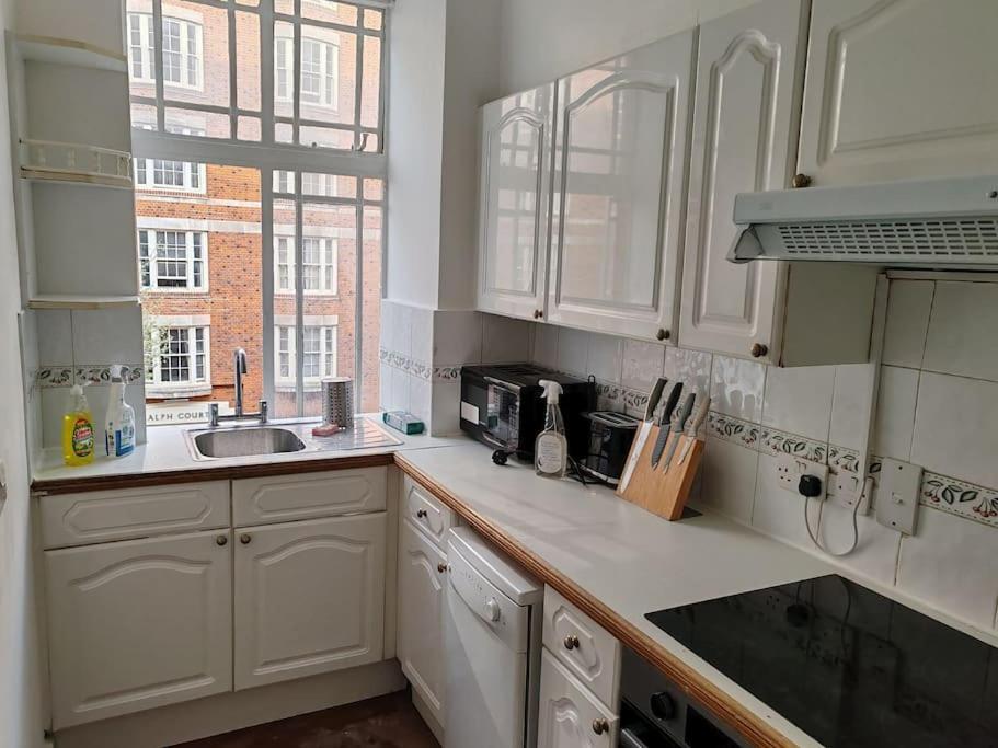 Two Bedroom In Bayswater * Londra