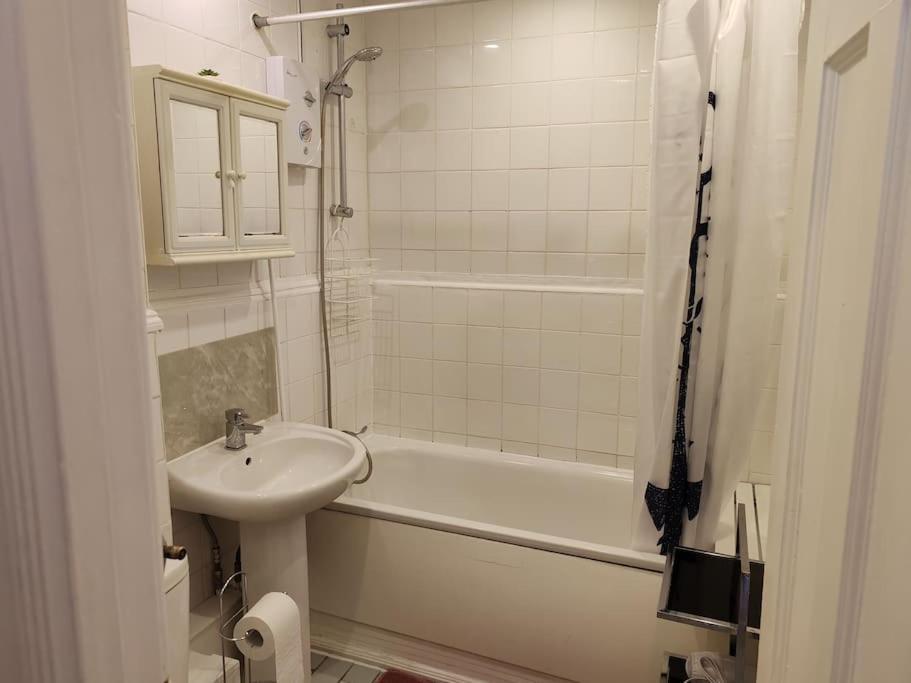 Two Bedroom In Bayswater Appartamento *